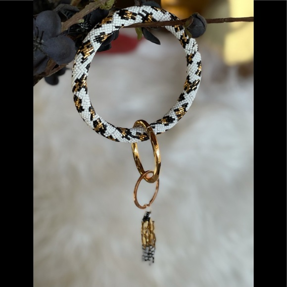 Frosty White Gold Jungle Print Bead Bangle Bracelet With Key Ring Tassel Holder - Picture 2 of 5